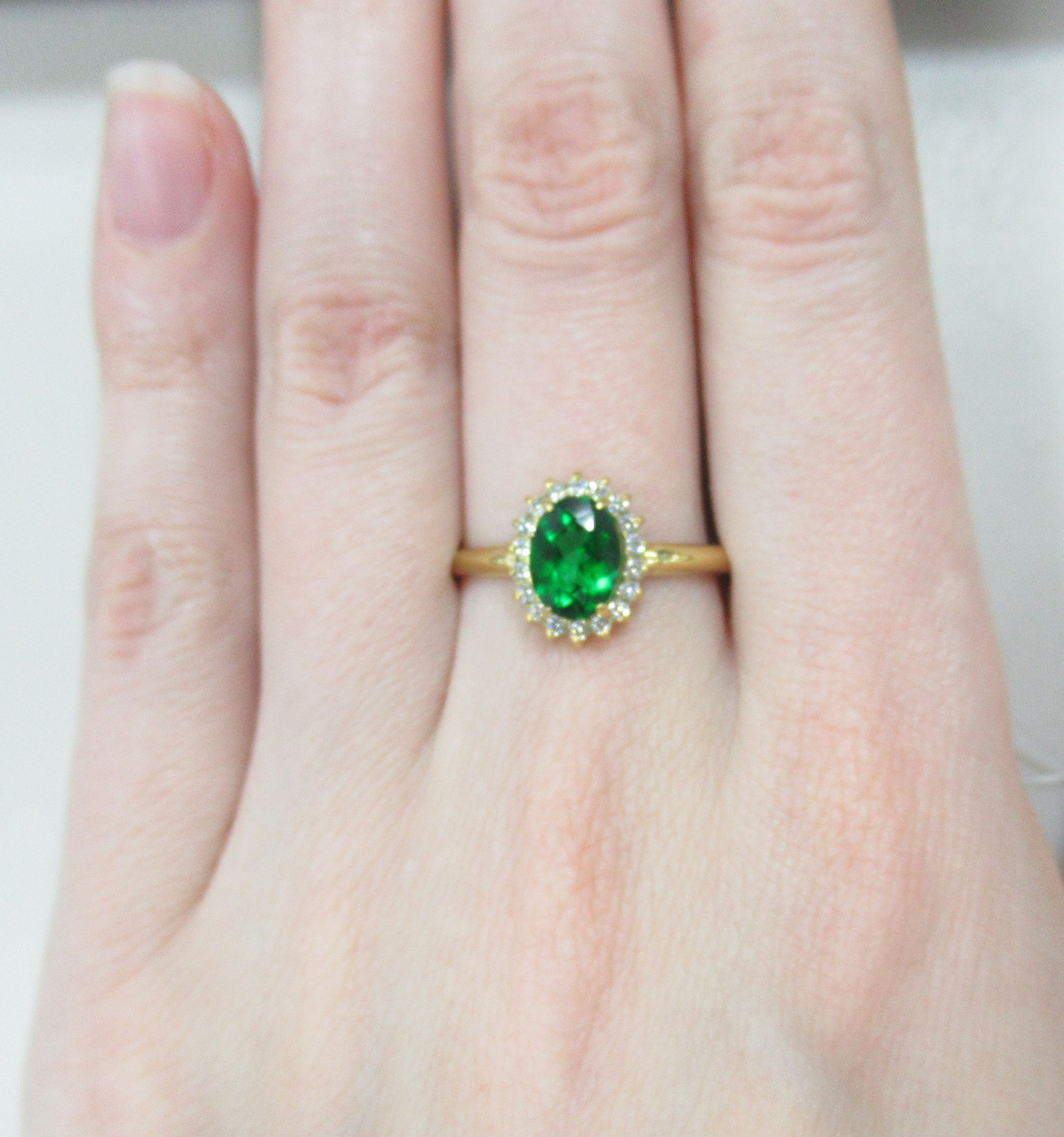 Серебряное кольцо с зеленым топазом